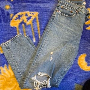 distressed levi’s wedgies